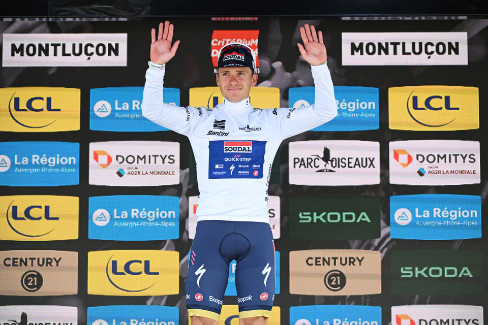 Dauphiné: Evenepoel in witte trui