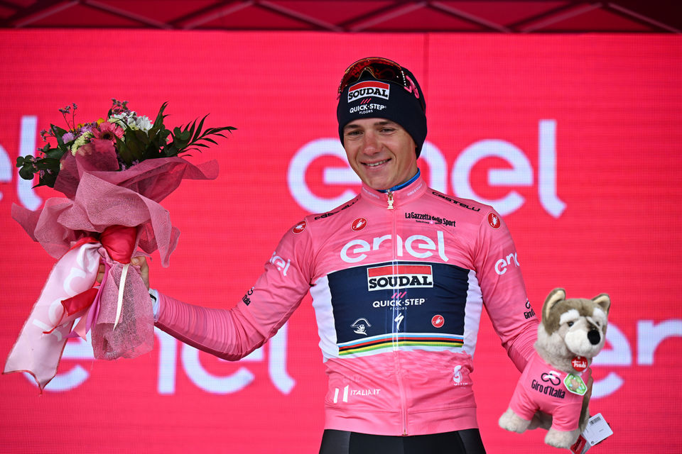 Giro d’Italia: Evenepoel terug in maglia rosa