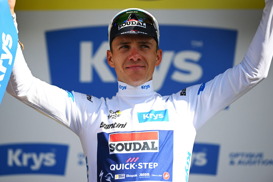 Le Tour: Evenepoel blijft in het wit