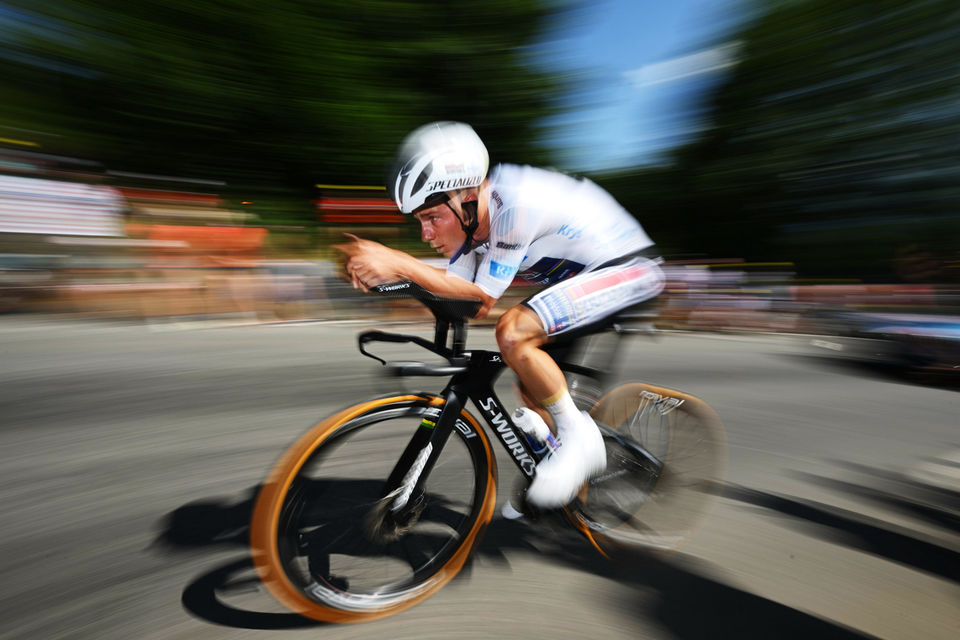 Le Tour: Remco keeps white after Peyragudes