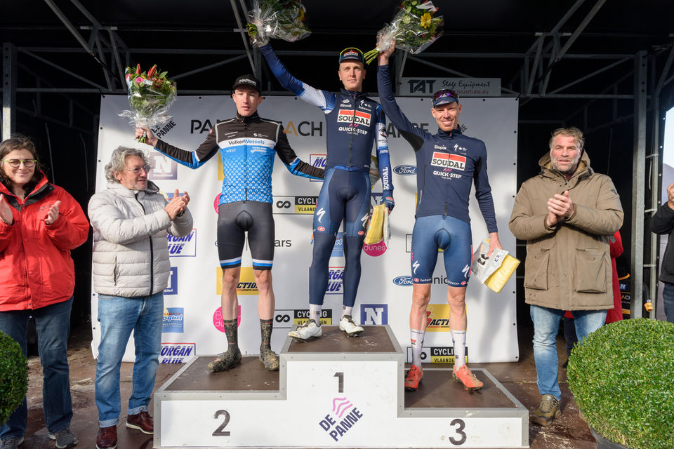 Merlier zegeviert in De Panne Beach Race