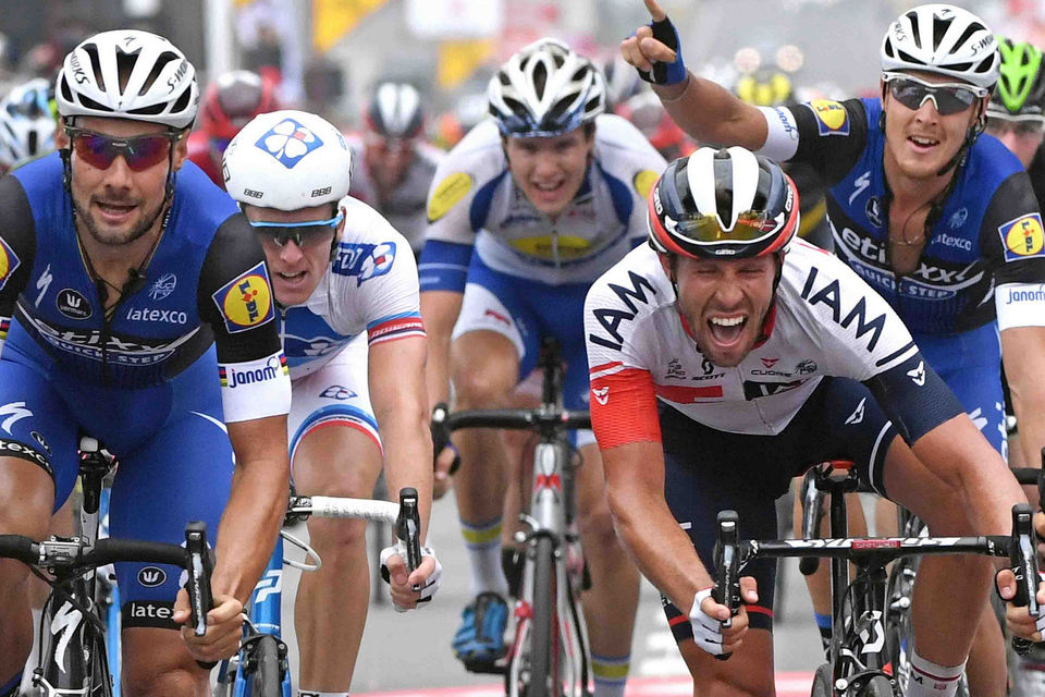 Boonen viert contractverlenging met winst in openingsrit Tour de Wallonie