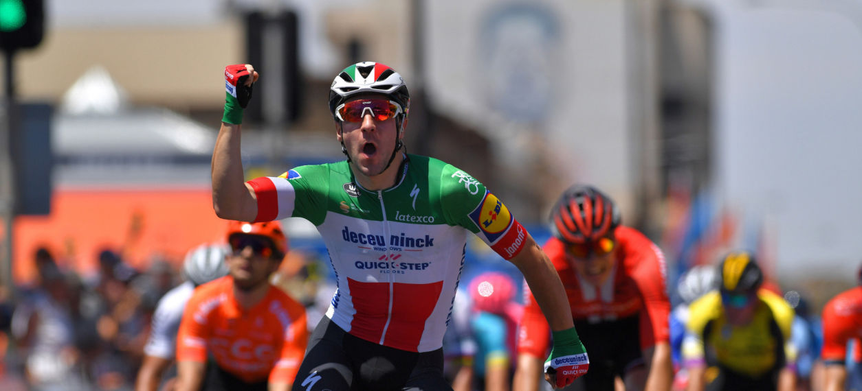 Elia Viviani begint seizoen met ritzege in Tour Down Under