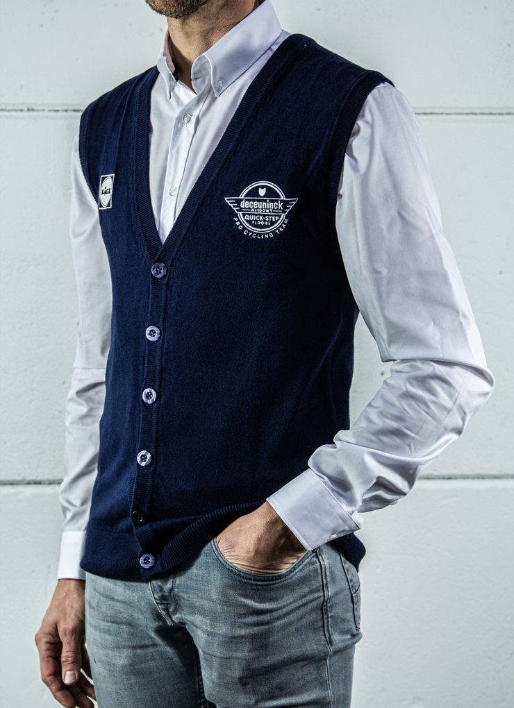 Fineknit vest with buttons
