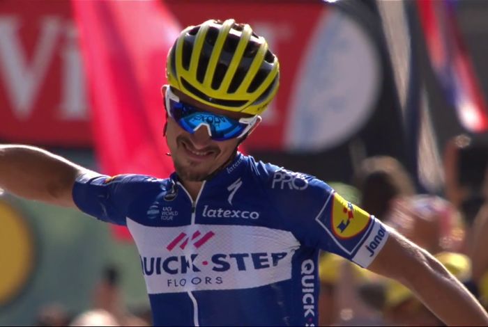 Julian Alaphilippe soleert naar ritzege