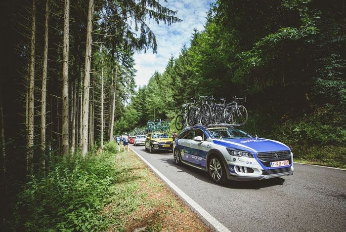 Brian Holm gives you a fantastic tour of our 2017 Tour de France car 