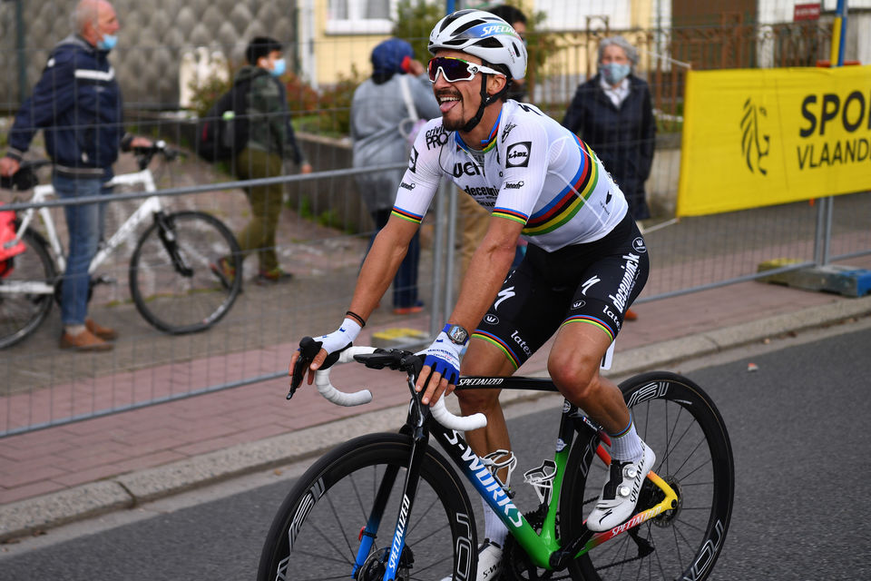 Julian Alaphilippe: “Ik wil van mijn regenboogtrui genieten”